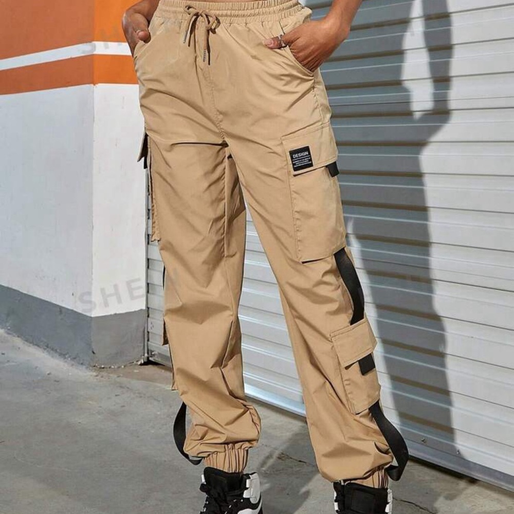 New pants. Never used. Size M(6)